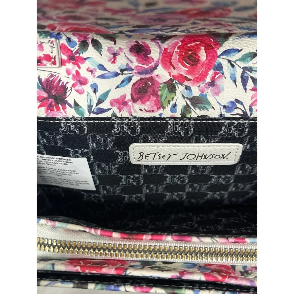 NWT‎ Betsey Johnson Wallet White Floral Print Chain Strap Bow Accent